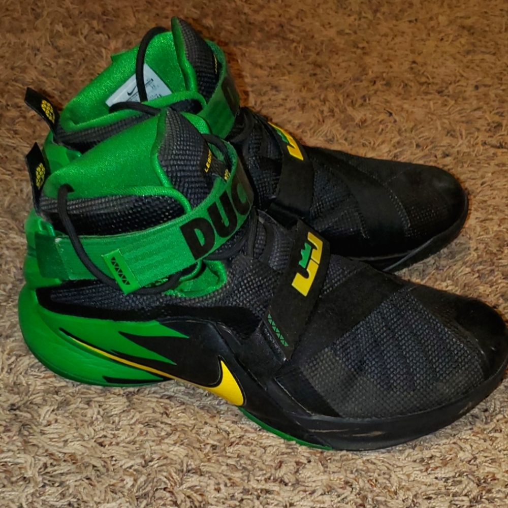 Nike LeBron Zoom Soldier 9 Oregon Men's